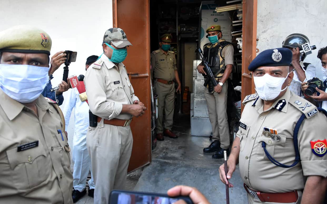 Parents, wife and sister murdered by betel nut in Prayagraj