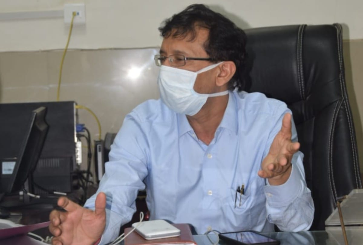 Sanjay Kala took charge as Principal of SN Medical College agra amid Coronavirus outbreak