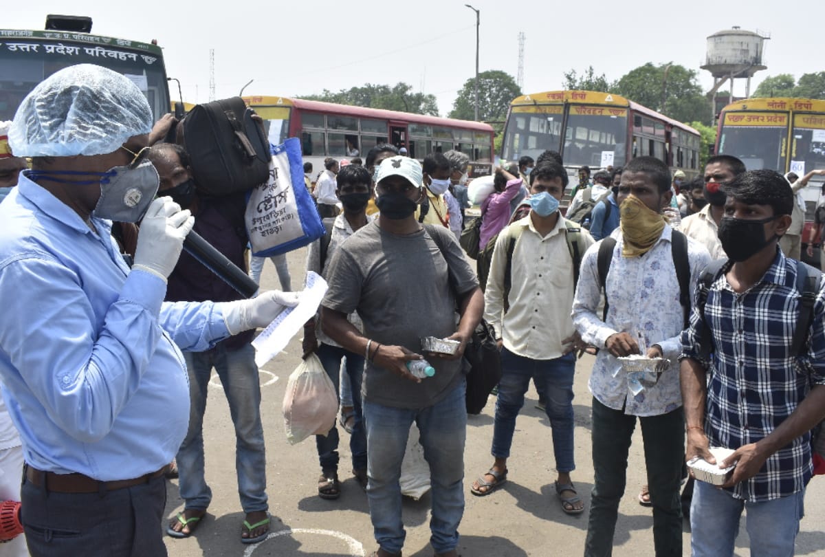 Four workers specials train carrying 4422 passengers in Gorakhpur during Lockdown