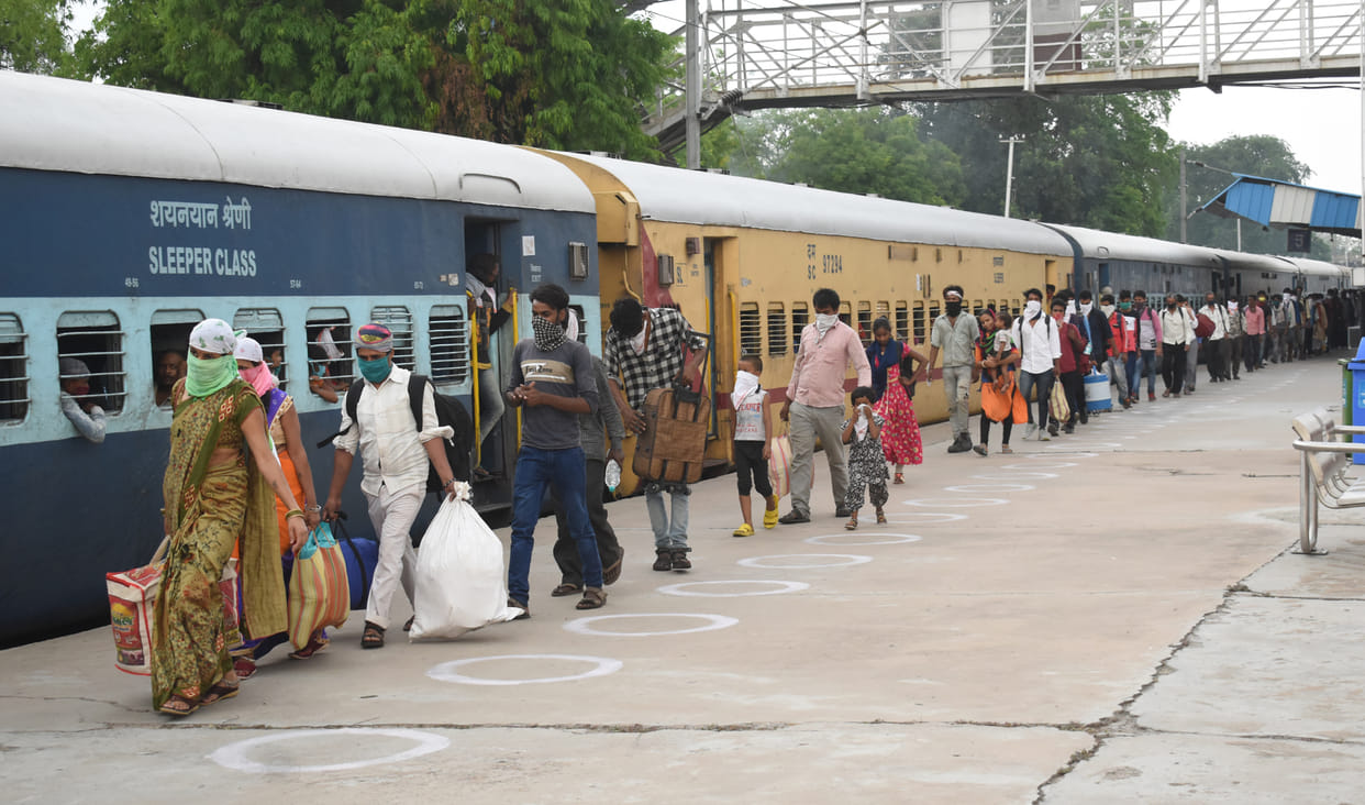 Two trains from Maharashtra and Gujarat reached Unnao with 2625 workers
