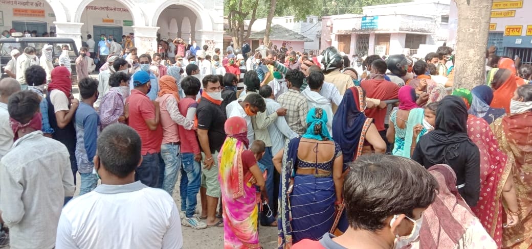 Migrants clashed in district hospital, social distancing collapsed