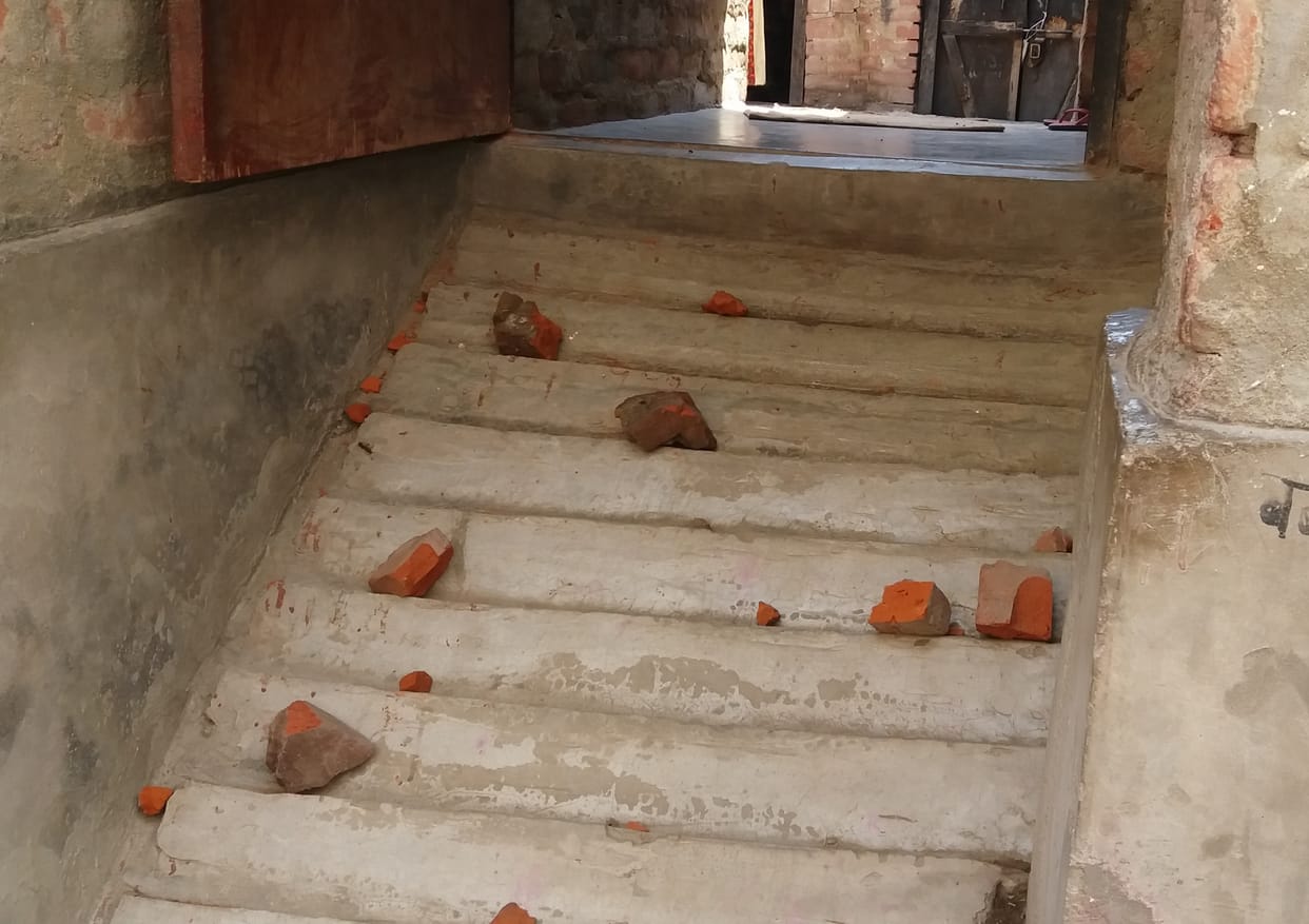 Stone pelted on the issue of molestation