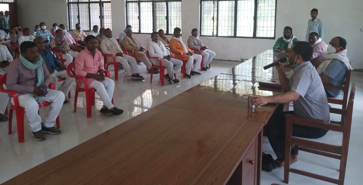 Village head should keep an eye on migrant laborers: SDM