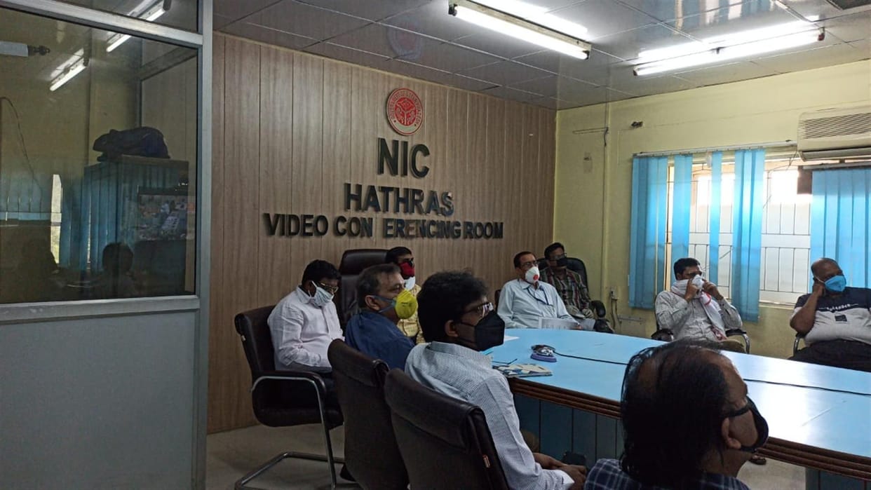 Hathras: Loan fair organized through VC, disbursed loans of two crore rupees