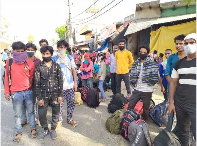 Hathras: Workers left for trucks from destination to vehicles