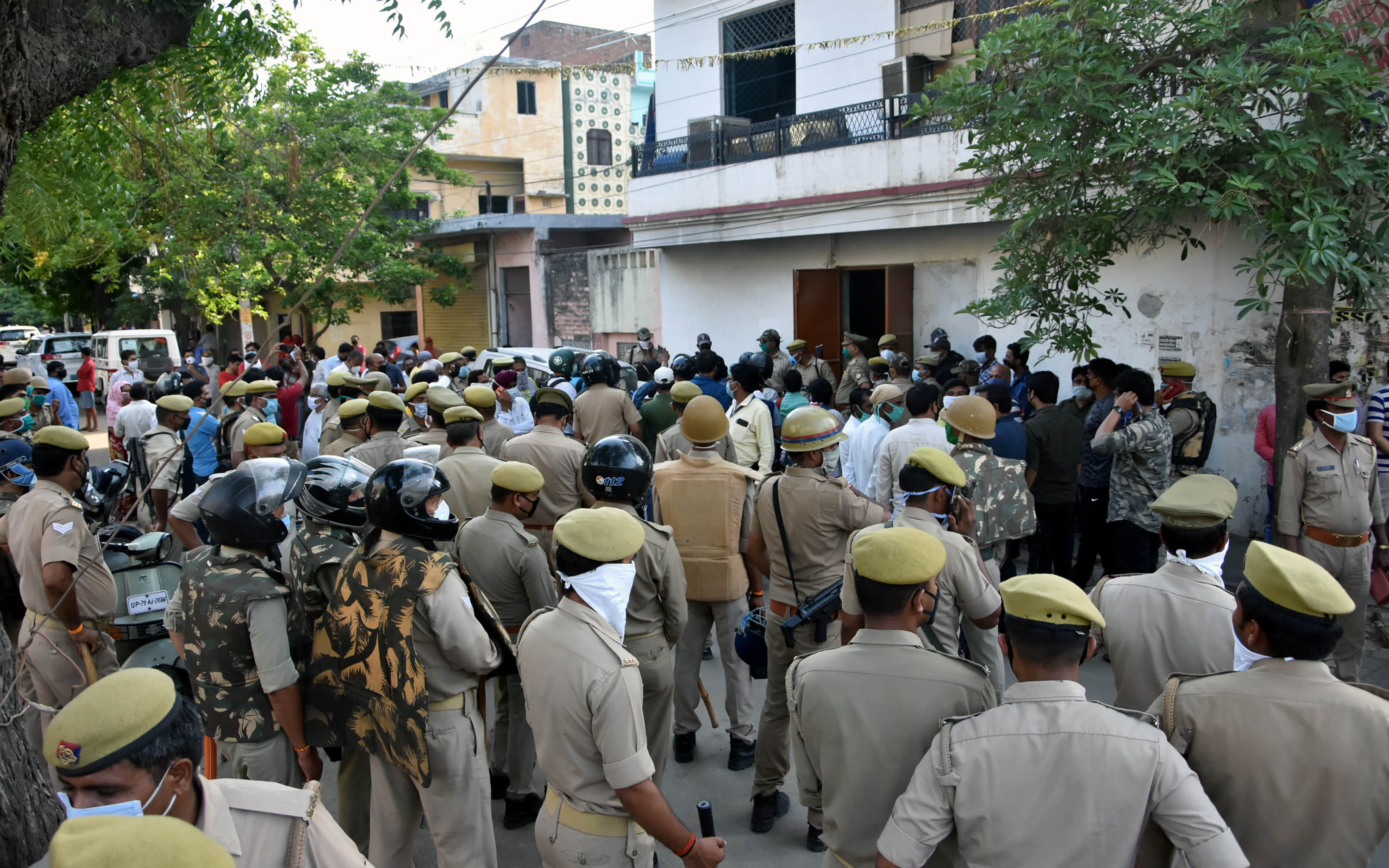 Parents, wife and sister murdered by betel nut in Prayagraj