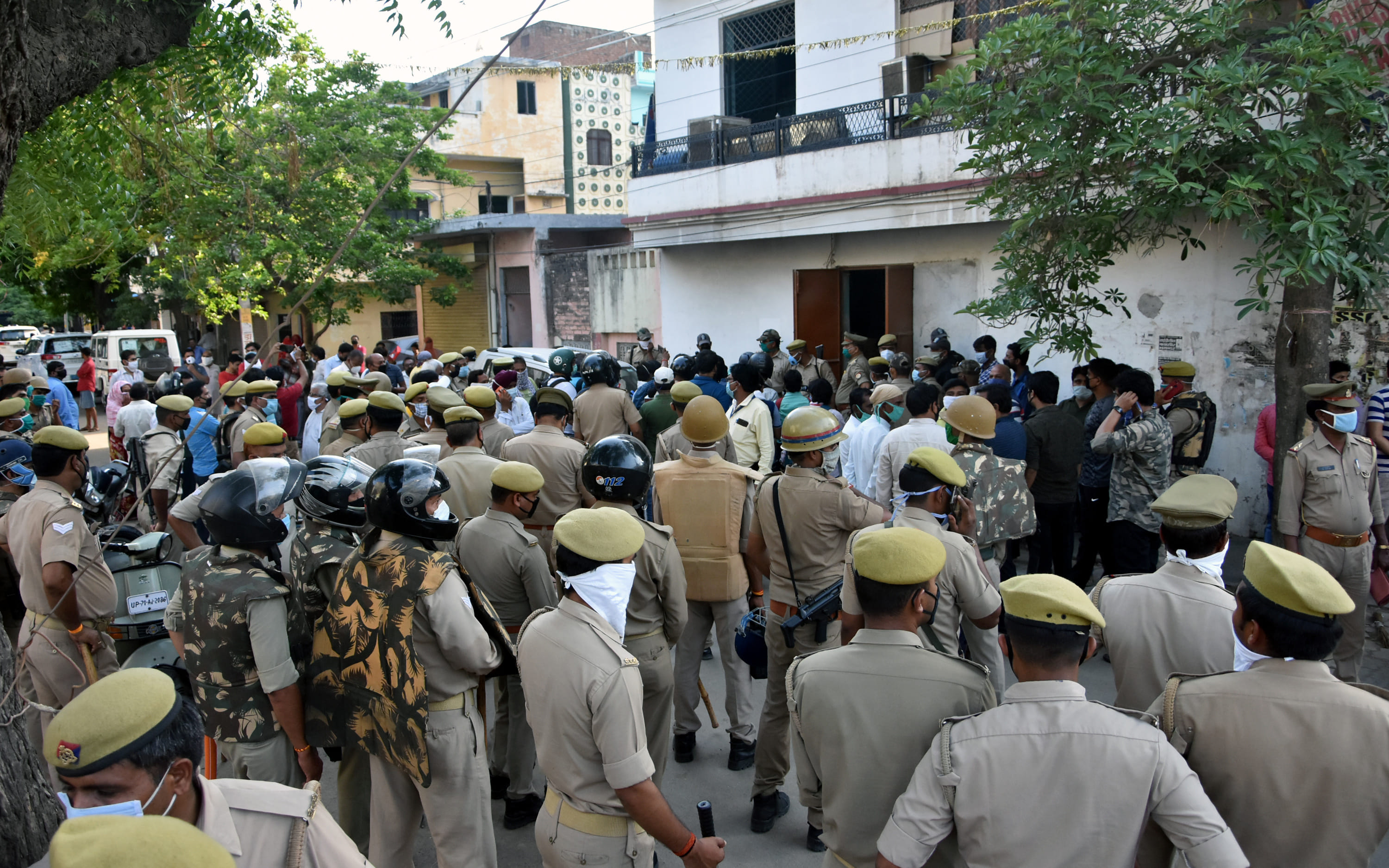 Parents, wife and sister murdered by betel nut in Prayagraj