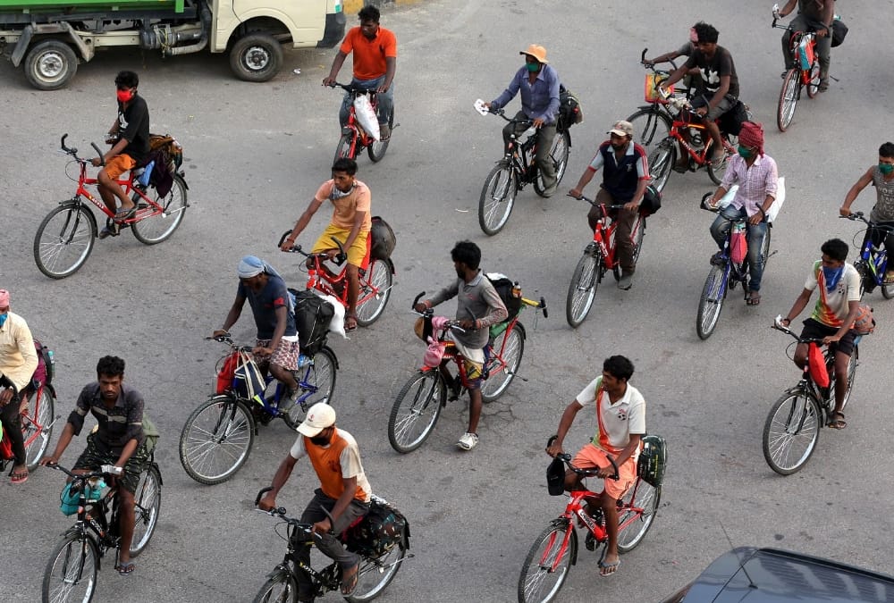 labourers reached lucknow from mumbai by cycle during lockdown