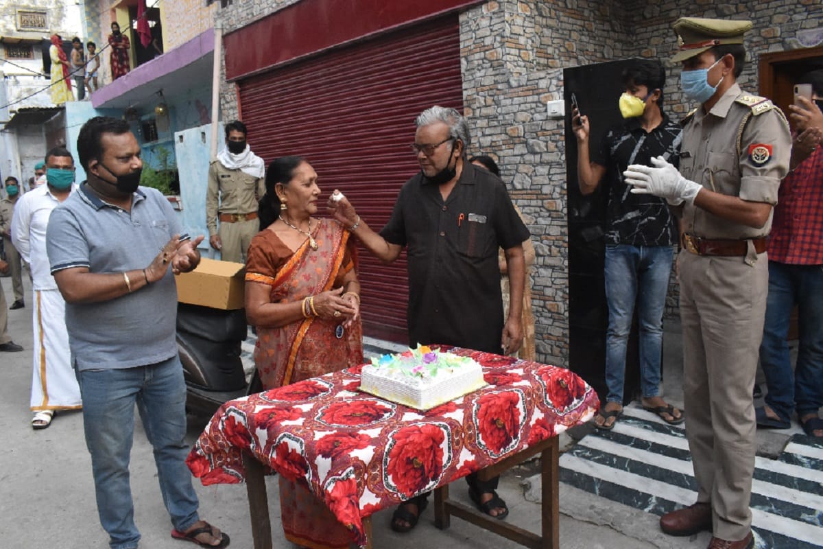 Meerut, Uttar Pradesh Lockdown Latest News Update Today, The couple's 50th wedding anniversary was celebrated with the help of police