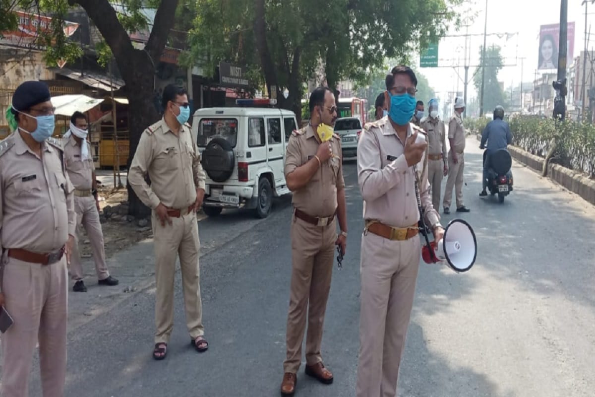 Meerut, Uttar Pradesh Lockdown Latest News Update Today, Police has conduct checking operation during the complete lockdown in the city