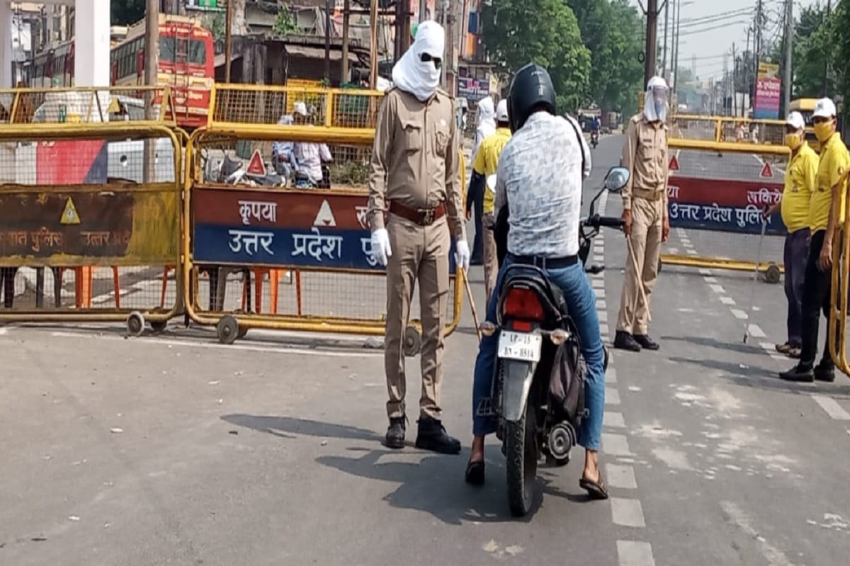 Thieves stole two lakh rupees from bike police was patrolling a few steps away