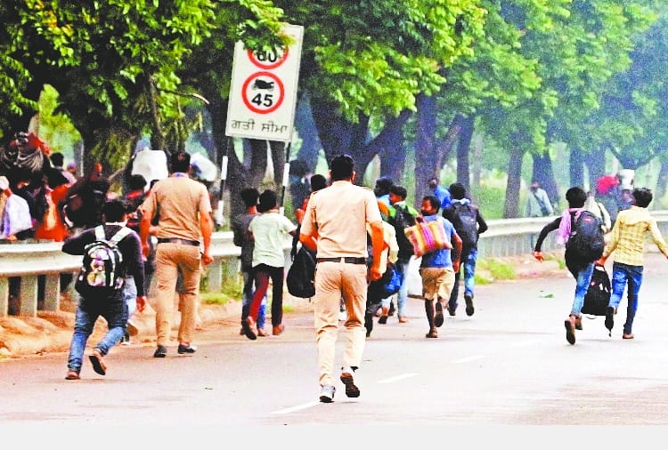 Coronavirus, Lockdown, Police Lathicharge on Migrant Workers at isbt 43