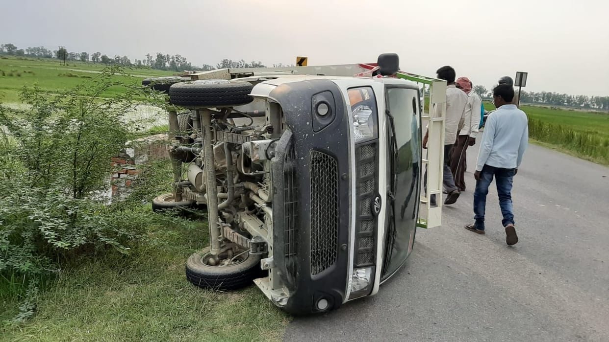 Loader overturns, 17 workers injured