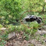 कार खाई में गिरी