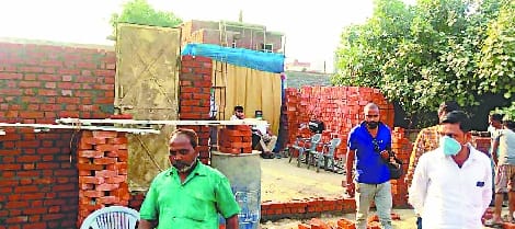 Bareilly: Dispute on plot on Badaun Road, police arrived to take possession