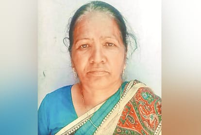 Coronavirus in Uttarakhand : Old age women darshini devi walk 10 kilometers for deposit Money in pm cares Fund
