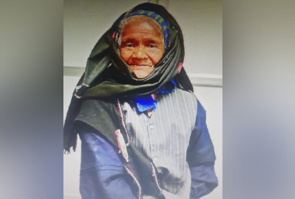 Coronavirus in Uttarakhand : Old age women darshini devi walk 10 kilometers for deposit Money in pm cares Fund
