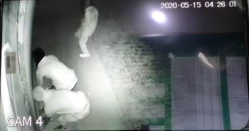 Thieves break lock of four shops on Safidon Road in two hours in lockdown