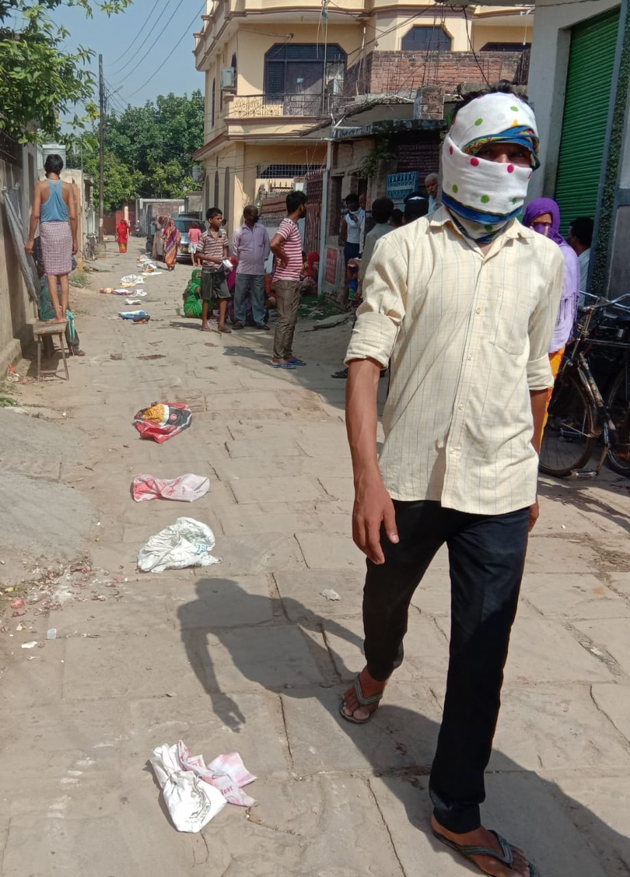 People are adopting this method to follow social distance to avoid sunlight in line at ration shops