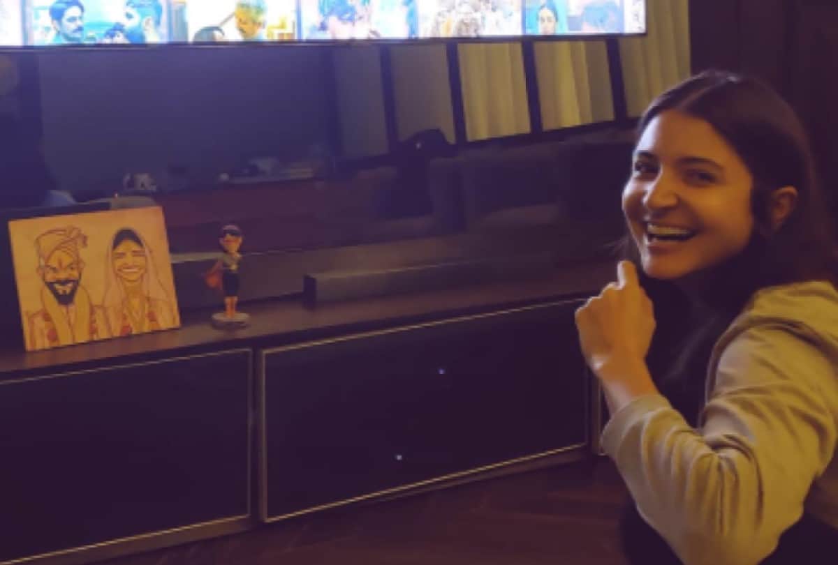anushka sharma watch pataal lok in living room fans see photo with virat kohli