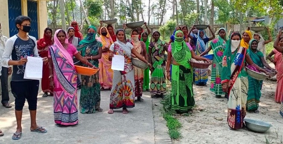 Pradhan accused of not giving work under MNREGA, villagers protest