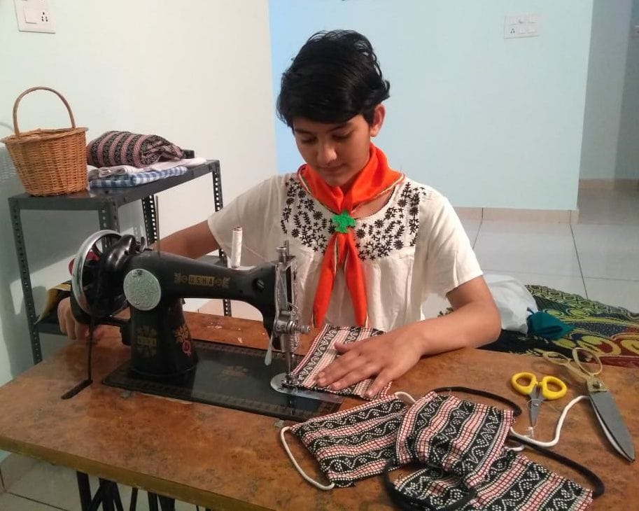 dav student make mask