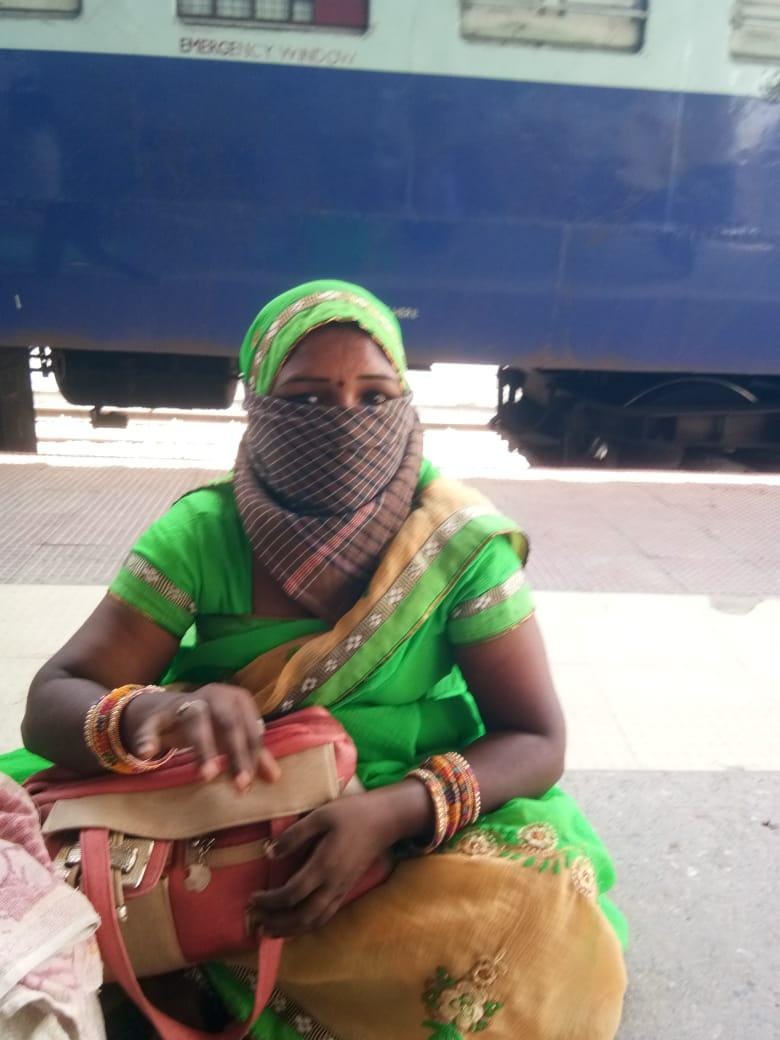 354 migrant laborers from two trains, all sent by ten buses