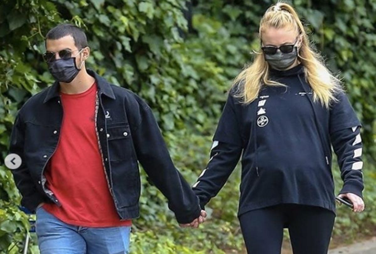 Priyanka Chopra Sister In Law Sophie turner Flaunt Her Baby Bump With Joe Jonas