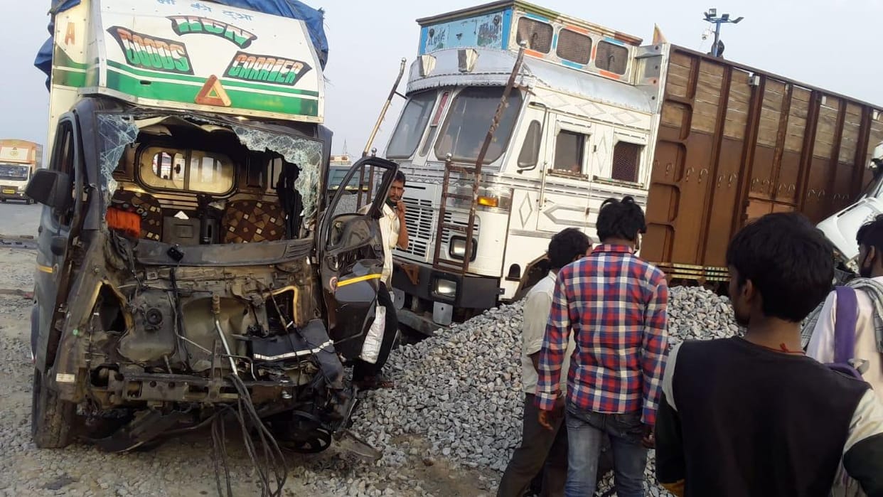 The loader entered the truck when the driver blinked, 25 injured