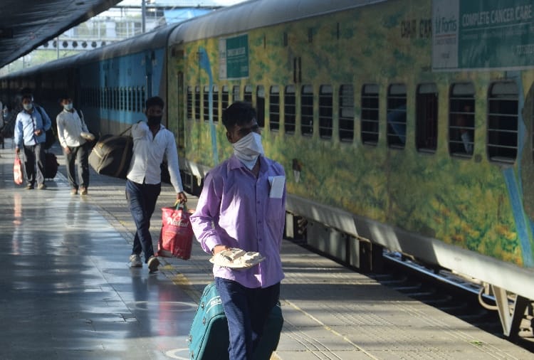 2800 laborers from Chandigarh leave for UP and Bihar