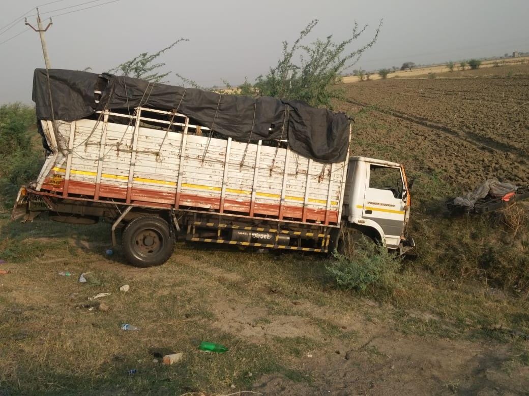 Two laborers killed, 40 injured in road accident. Vehicle collided in DCM