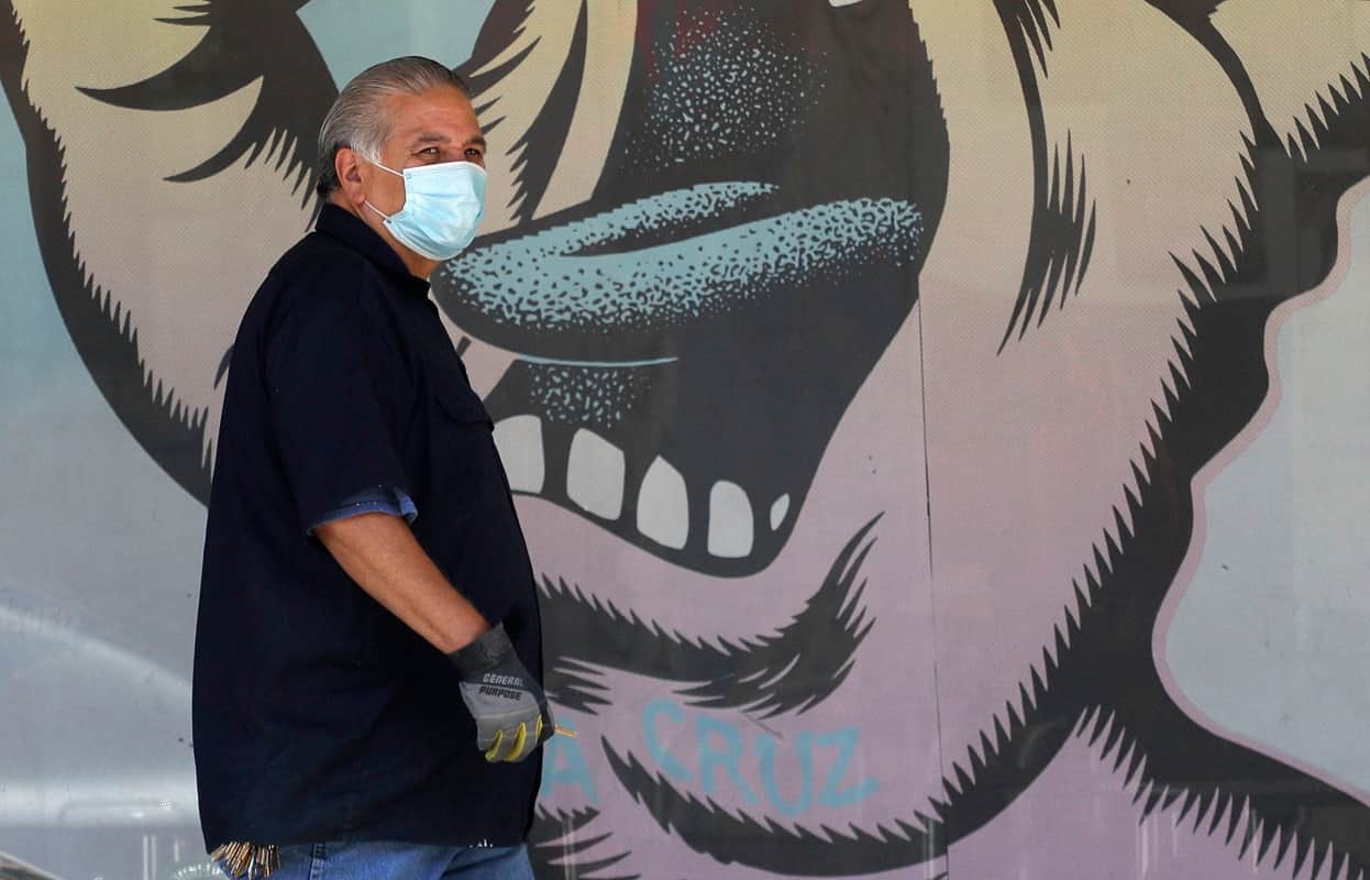 masks material and fabric layers can significantly affect exposure of virus