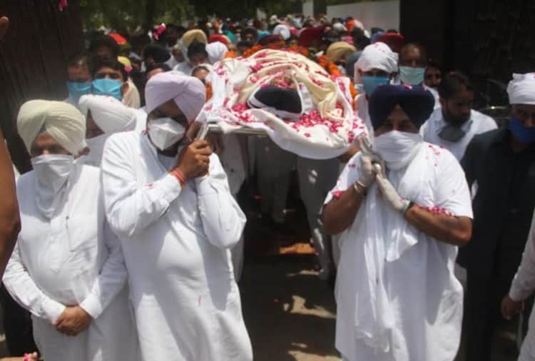 Manpreet Badal Father and Parkash Singh Badal Brother Gurdas Badal Funeral