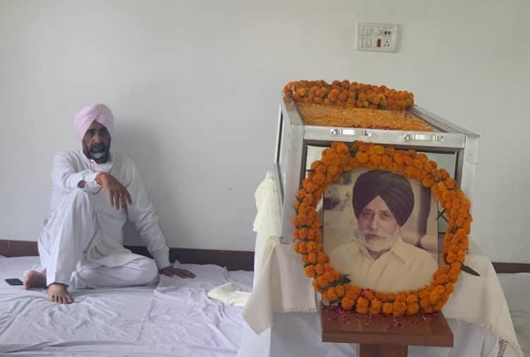 Manpreet Badal Father and Parkash Singh Badal Brother Gurdas Badal Funeral
