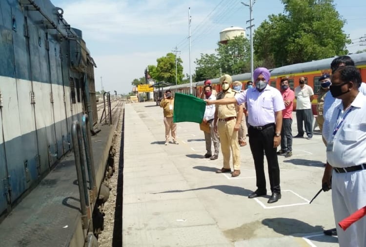 Thousands of migrants leave from Amritsar-Firozpur and Fatehgarh Sahib
