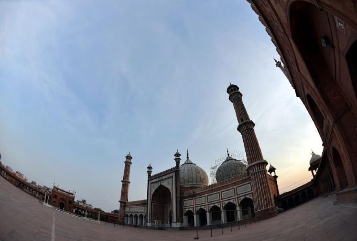Delhi: Devotees reach Jama Masjid to offer namaz on the occasion eid