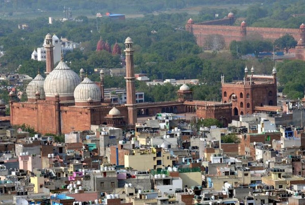 jama masjid area man making house gets life threat delhi