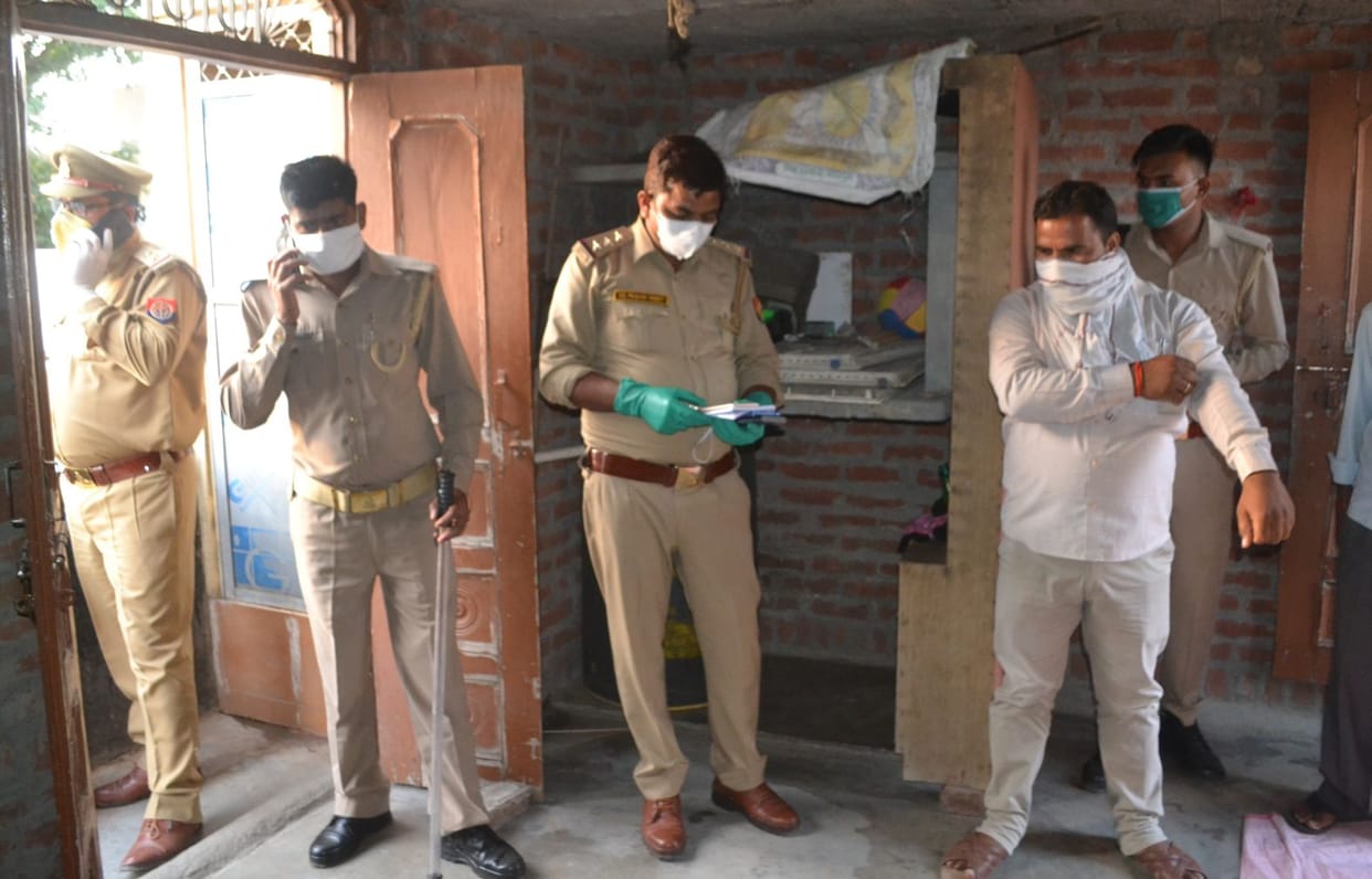 Father scolded for drinking alcohol, then young man hanged