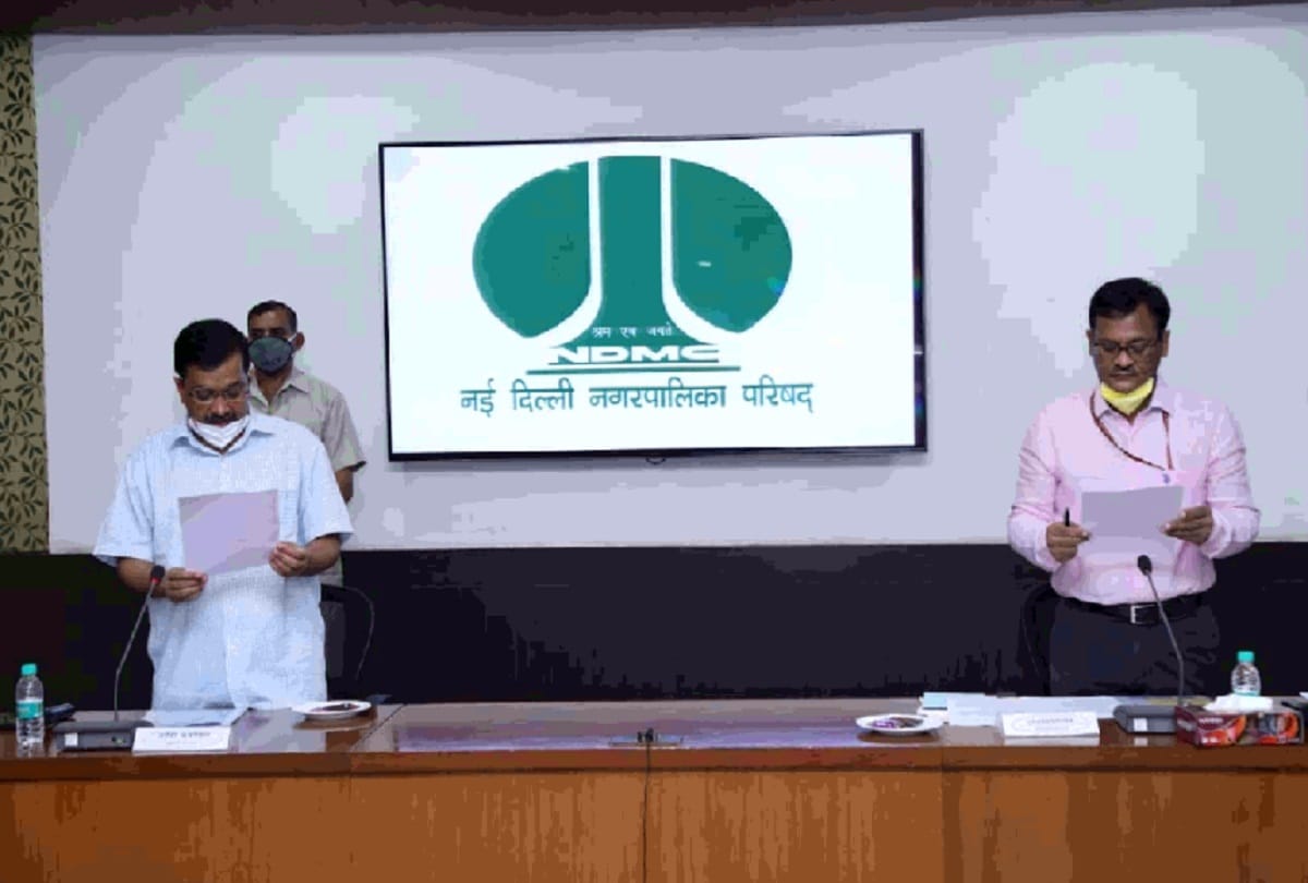 arvind kejriwal take oath  as member of NDMC