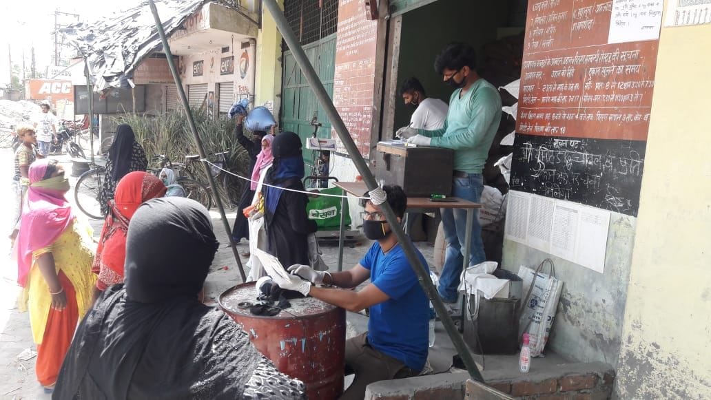 Crowd at shops for ration
