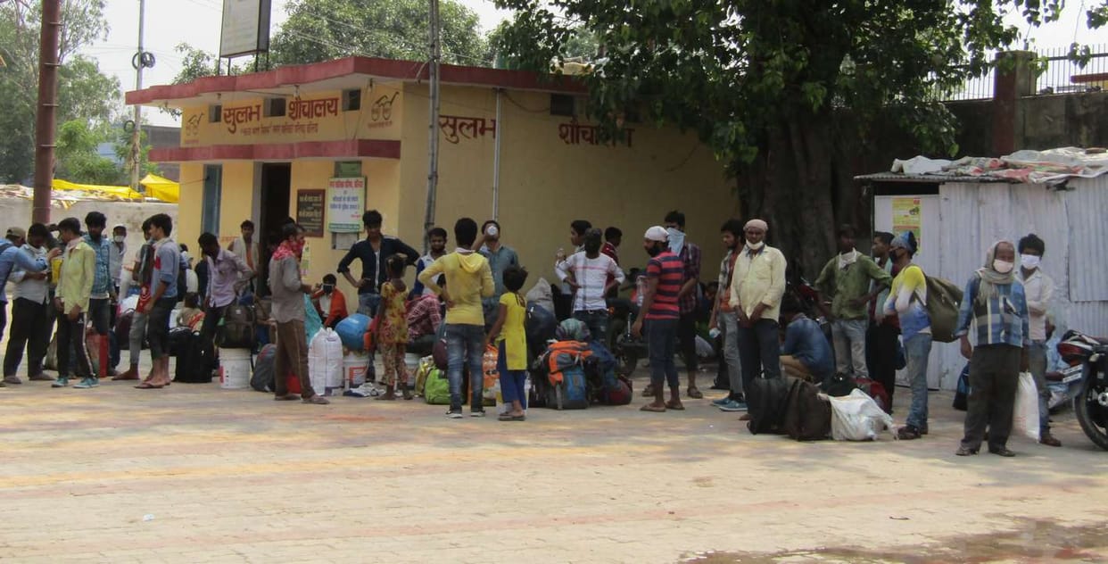 Workers arrived in Ballia from Maharashtra by paying 1.5 lakhs fare