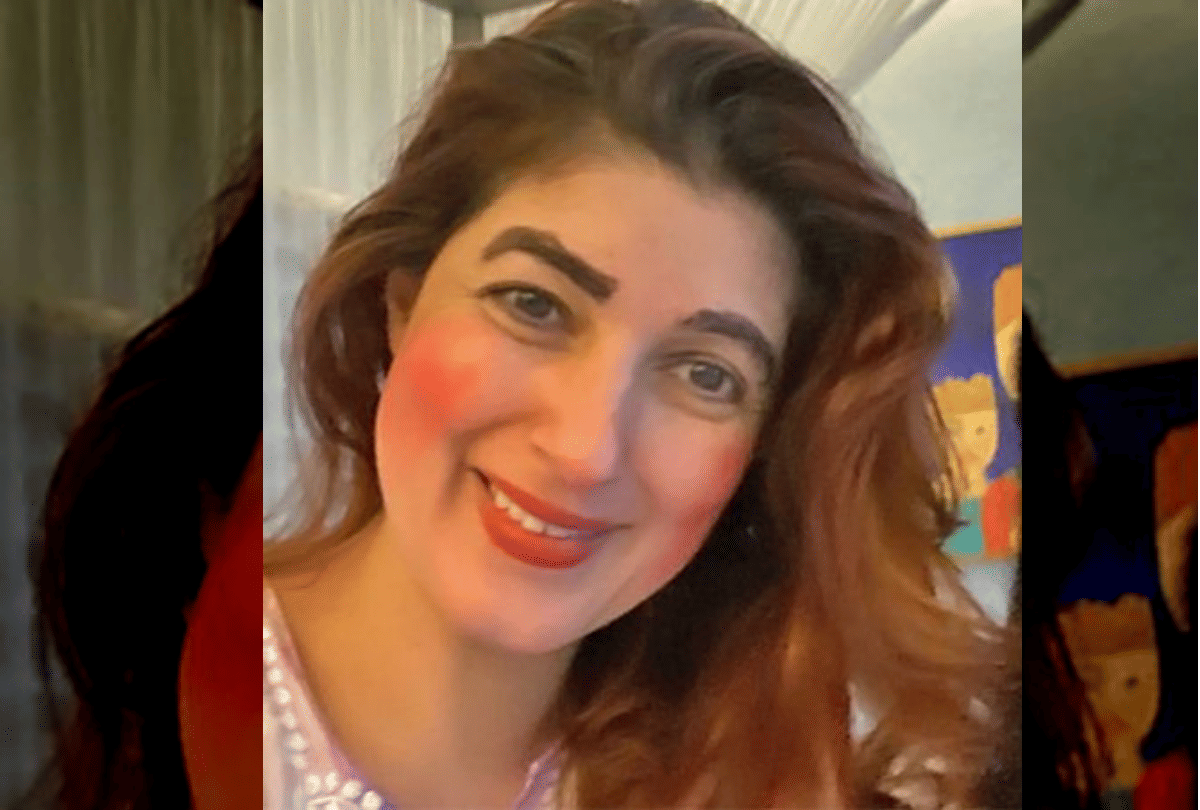akshay kumar daughter Nitara turns makeup artist and gives  a fine makeover to her mother Twinkle Khanna