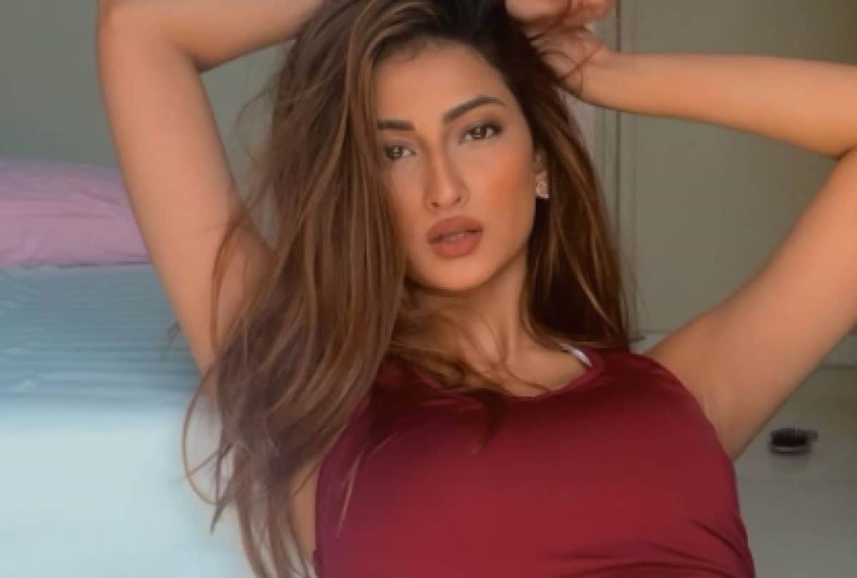 shweta tiwari daughter palak tiwari share latest glamorous photos