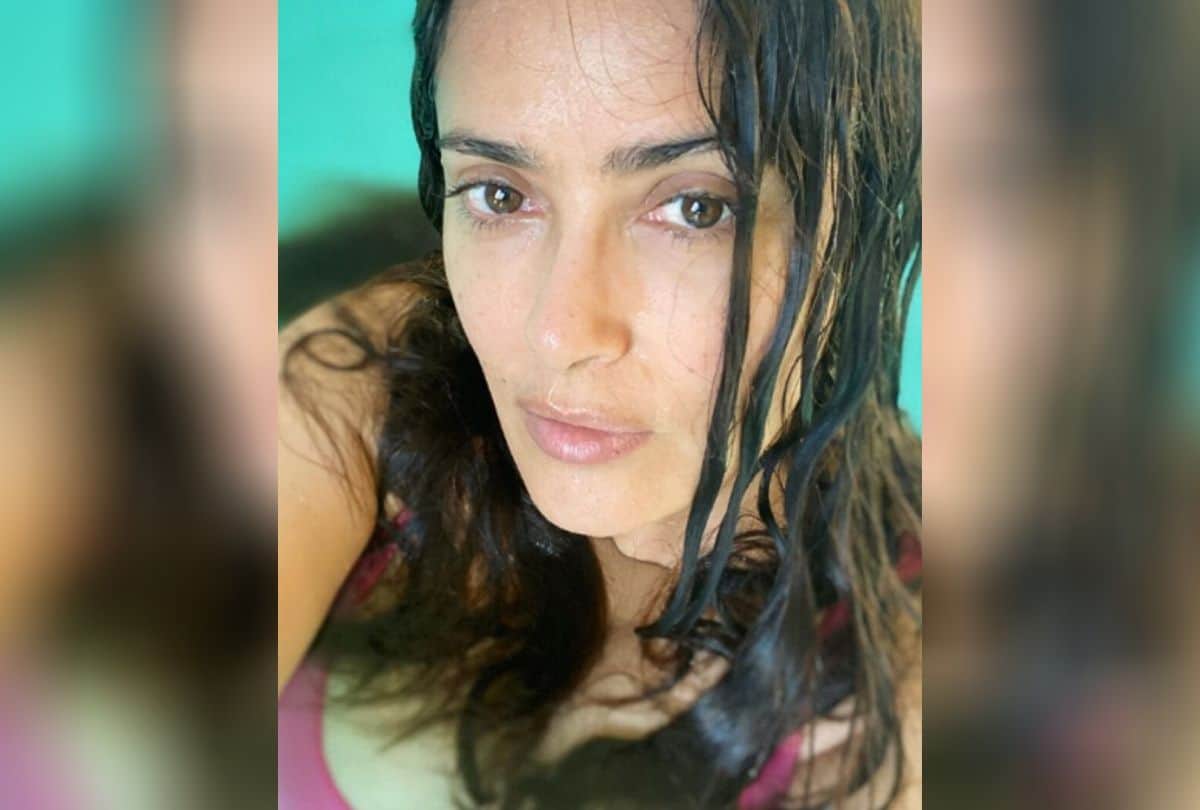 Salma Hayek goes makeup free posts selfie from the pool