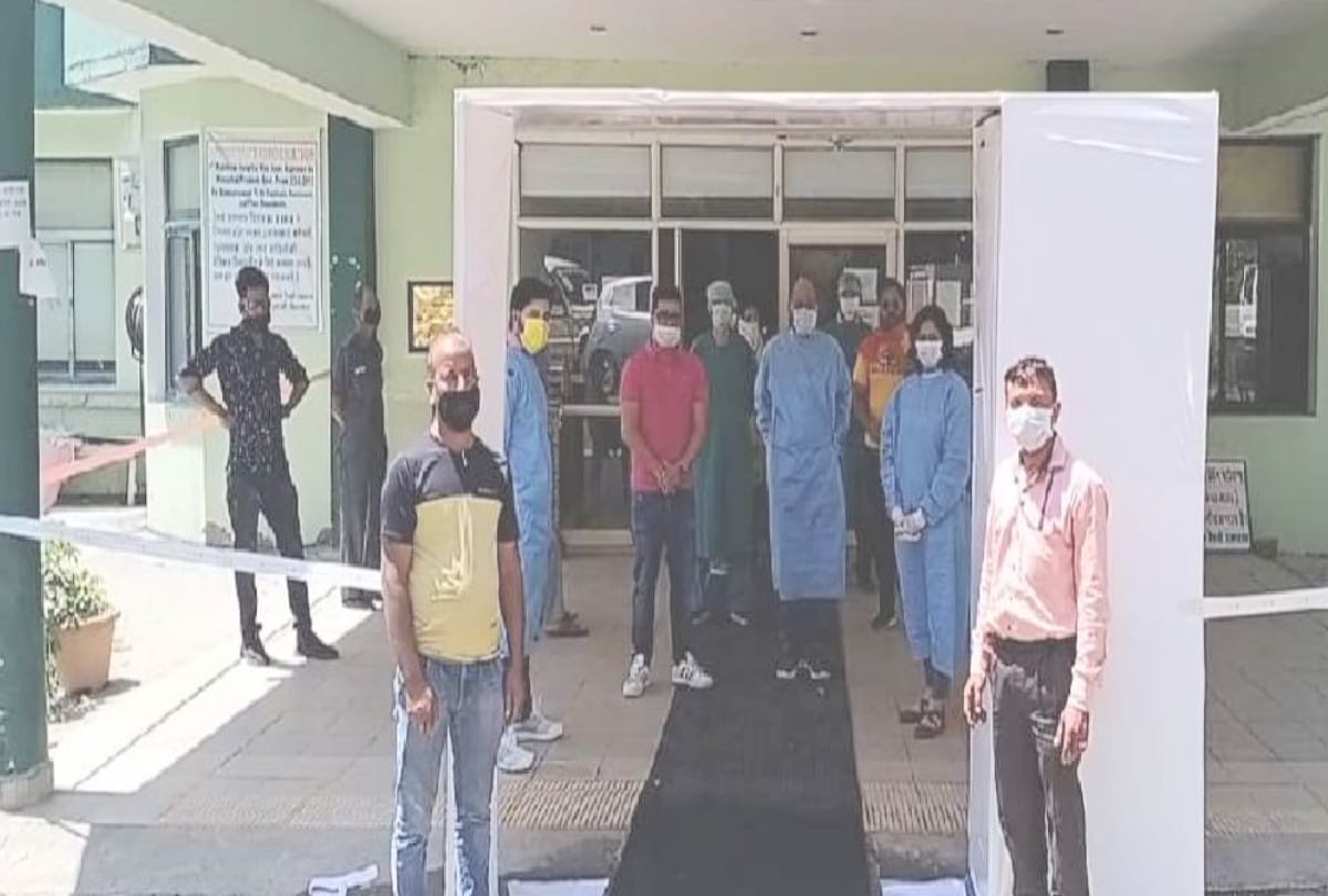 Hospital staff made sanitizer machine, cost 25 thousand