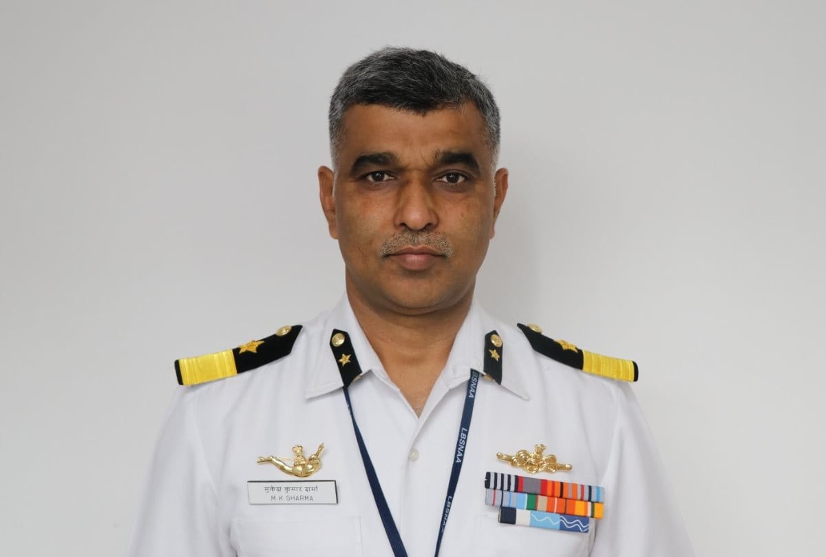 corona warrior indian coast guard DIG Mukesh Sharma helping Migrant workers in Gujarat