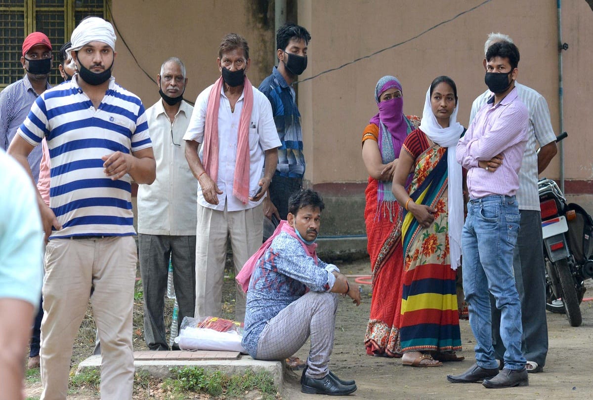Dhumanganj massacre: brothers, nephews shoulder trembling hands with trembling hands