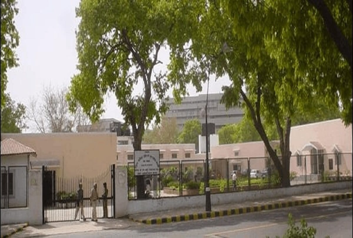 Delhi Part of army sena bhawan sealed after on soldier found corona positive