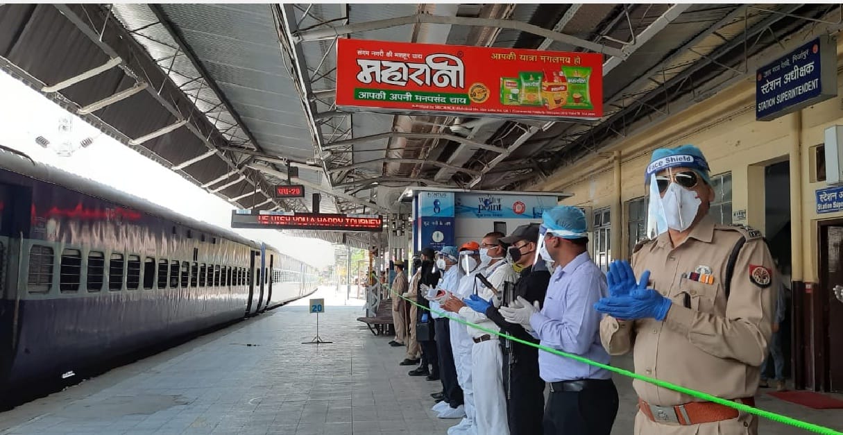 Passengers travel 1300 km by eating pickle bread by special train