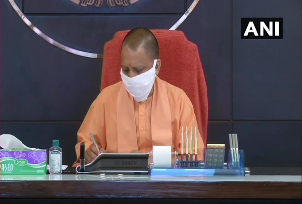 Chief Minister Yogi Adityanath meeting with COVID-19 management Team-11 in Lucknow